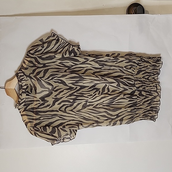 Sam &‎ Max Animal Print Ruffle Top size M - Picture 3 of 3